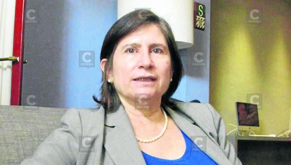 Lorena Masías: “Universidades que no obtengan licencia no podrán ofrecer servicio”