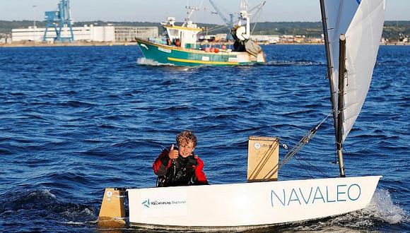 Niño de 12 años bate récord en cruzar solo el Canal de la Mancha en vela (FOTOS)