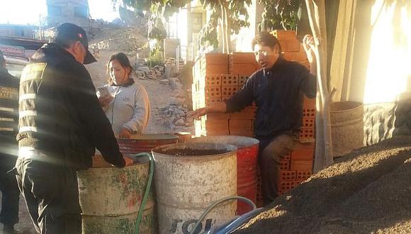 Vecinos que derrochan agua potable en Sachaca sin sanciones