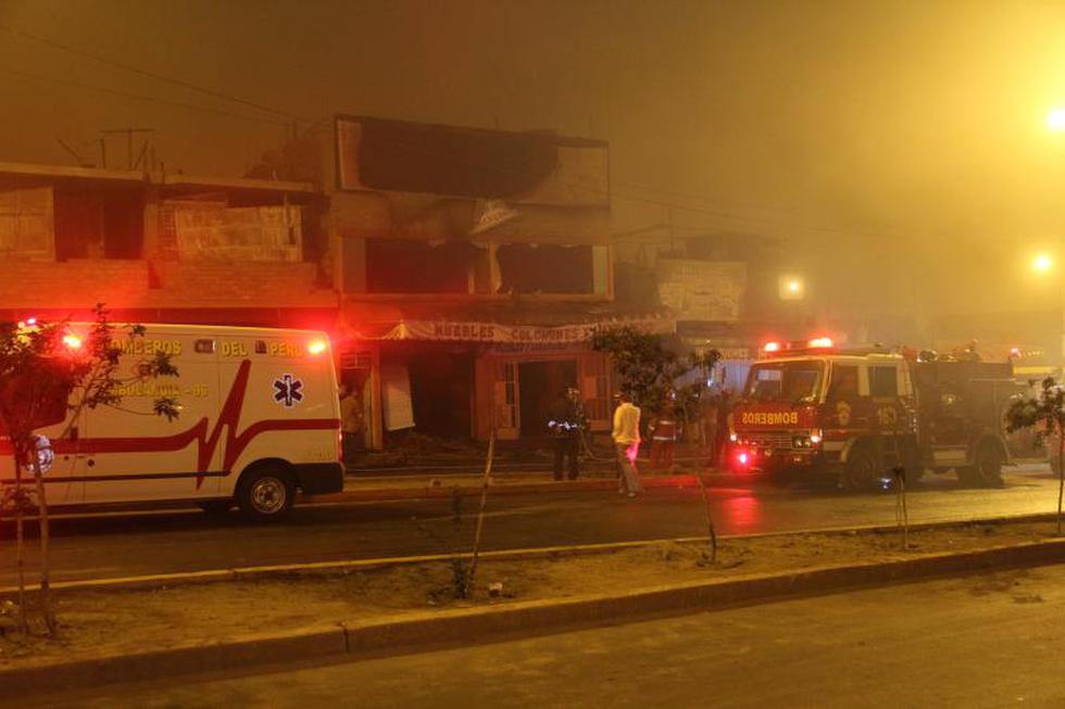 Incendio en Huaycan consumió almacén de colchones (FOTOS)