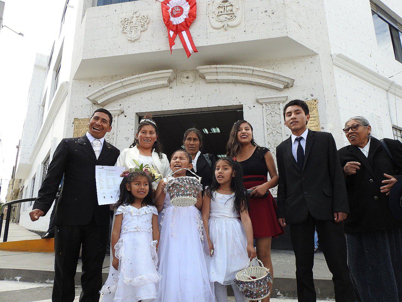 Cerro Colorado tuvo inusual aumento de matrimonios en un día