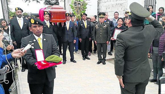 Rinden honores militares a excombatiente fallecido