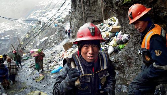 Rescatan cuerpo de minero sepultado por derrumbe en La Rinconada