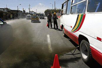 Miles de combis sin revisión técnica