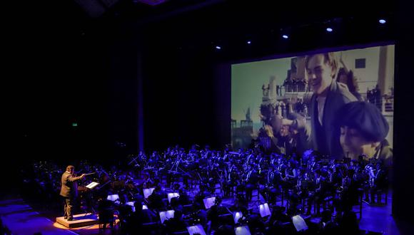 Orquesta Sinfónica de Asociación Cultural Arpegio interpreta reconocidos temas de películas.