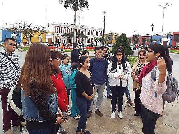 Organiza recorrido por Centro Histórico de Trujillo 