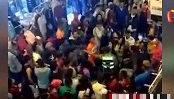 La Victoria: Mujeres extranjeras agredieron a policía en Estación Gamarra (VIDEO)