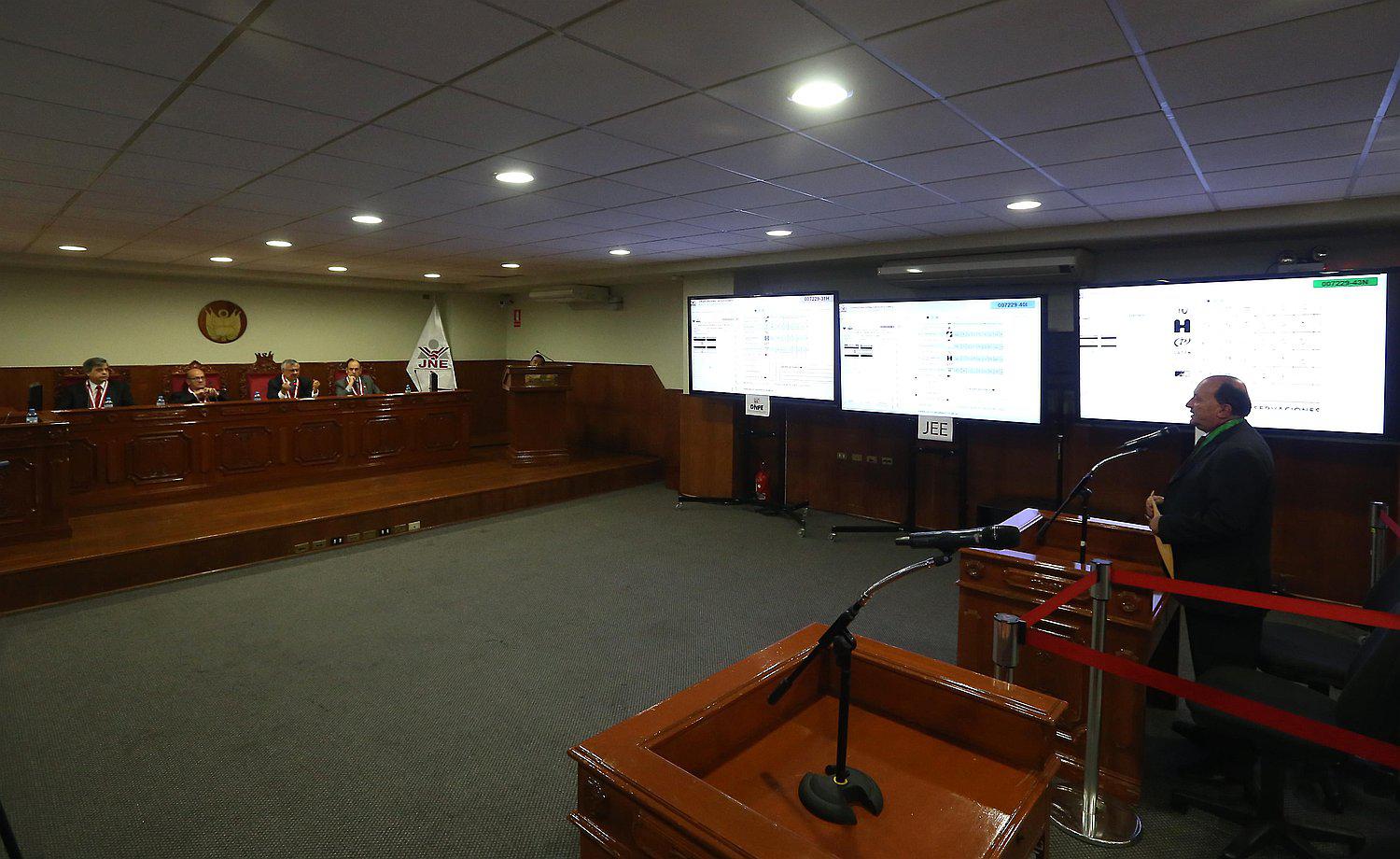 JNE atienden expedientes de actas observadas en Jurados Electorales Especiales 