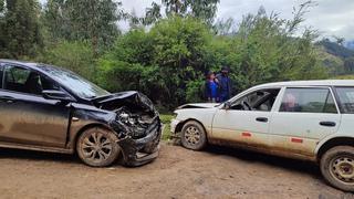 Huancavelica: Cuatro se salvan de morir en brutal choque de autos