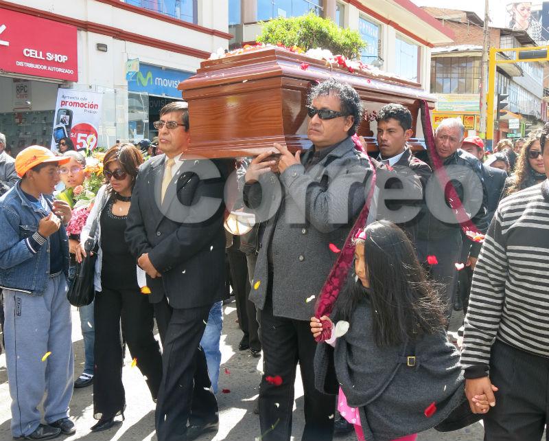 Dan ultimo adiós a dirigente del Sutep Elizabeth Martínez 