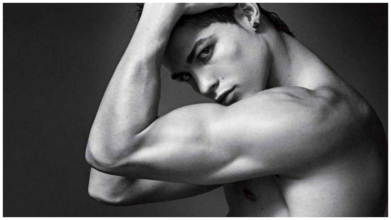 Facebook: Cristiano Ronaldo enciende las redes con 'dominadas' en ropa interior (VIDEO)