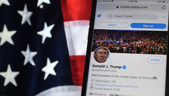 Twitter bloquea la cuenta de Donald Trump por 12 horas y amenaza con una suspensión permanente. (Foto: Olivier DOULIERY / AFP)