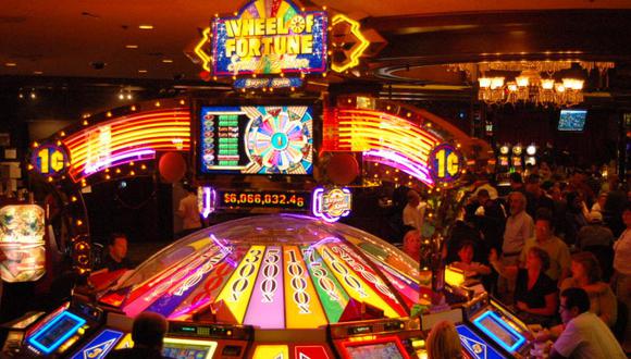 Hombre denunció a casino de Las Vegas por dejarlo jugar ebrio