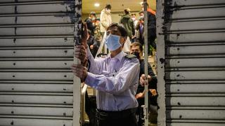 Hombre forzado a cancelar su cumpleaños por coronavirus amenaza con prender fuego en China