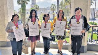 Reconocen a las arequipeñas del Bicentenario