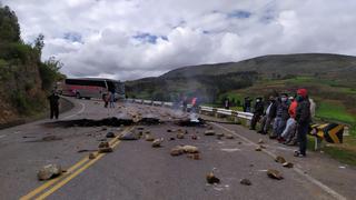 Bloquean vía Huancayo - Huancavelica en segundo día de paro indefinido de transportistas (VIDEO)