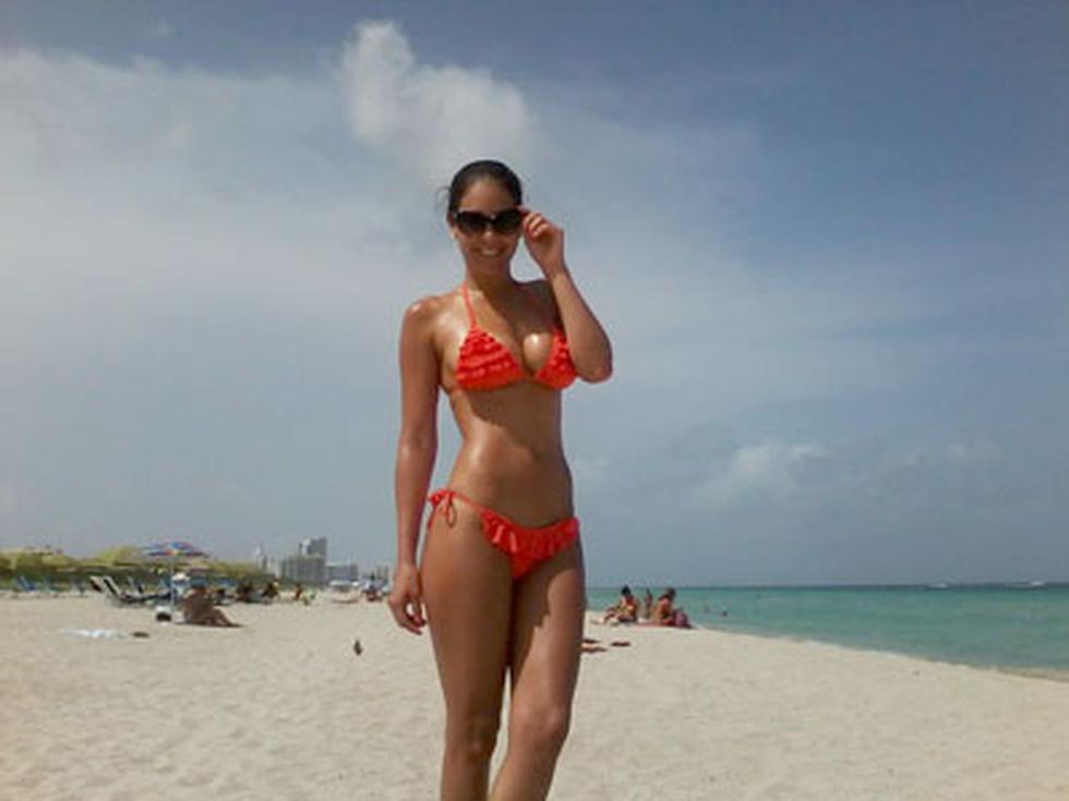 Karen Schwarz enseña cuerpazo en playa de Miami