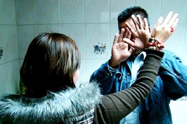 Mujer pegó a su esposo por no decirle que es bonita