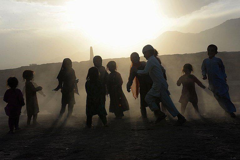 Afganistán: Ocho niños mueren al explotar artefacto con el que estaban jugando