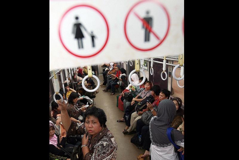 Implementan vagones exclusivos para mujeres en metro de Sao Paulo