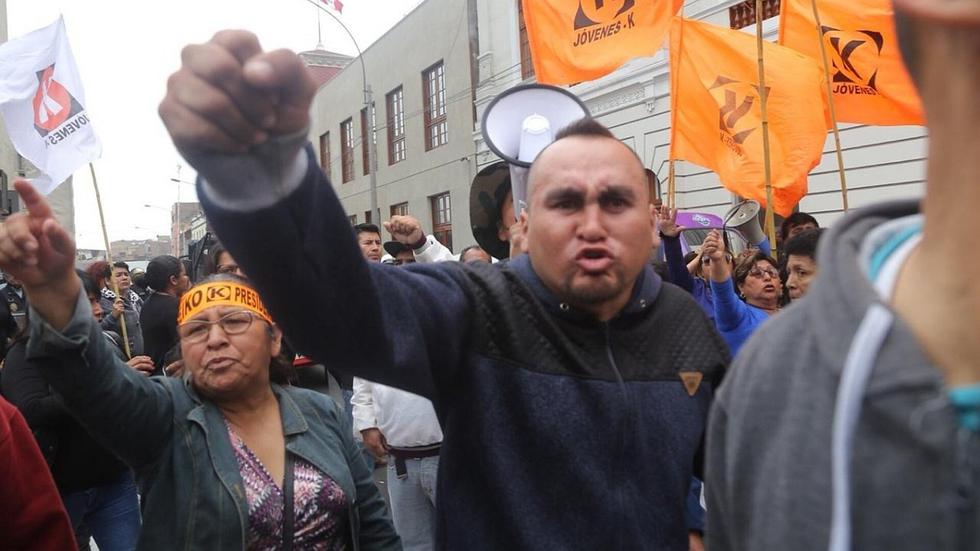 Keiko Fujimori: Se unen más simpatizantes fujimoristas y se generan disturbios afuera de Sala Penal | Galería 