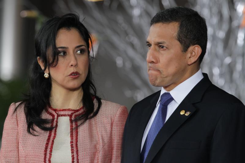 Difunden foto de Ollanta Humala y Nadine Heredia de jóvenes 