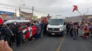 Numerosa caravana de vehículos de Puno a Lima pasan por Arequipa (FOTOS y VIDEO)