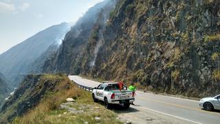 Incendio forestal causa deslizamiento de piedras y rocas hacia la vía en Tarma