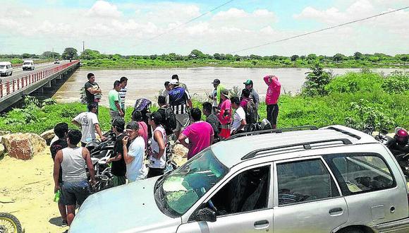 Buscan cuerpo de joven que se lanzó a río Piura 