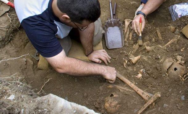 Encuentran huesos cerca de ex centro de torturas de la dictadura