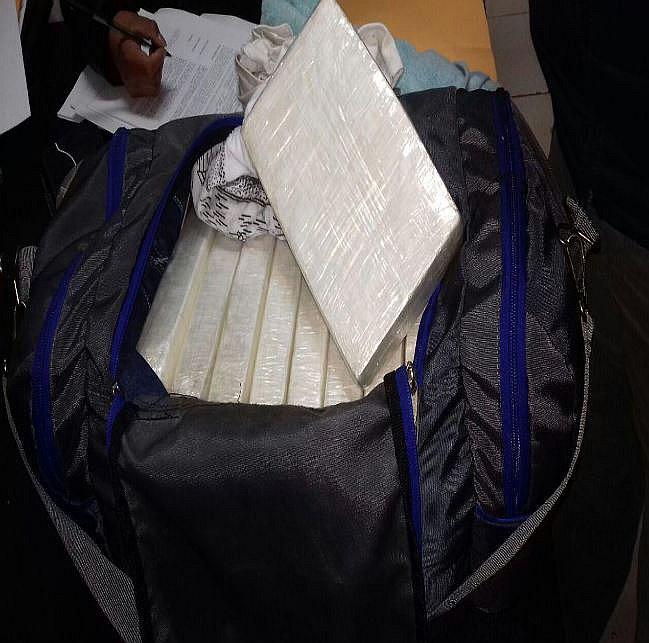 Incautan 18 paquetes de droga con destino a Desaguadero