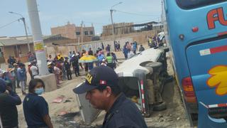 Tacna: Combi chocha con bus de transporte interprovincial y se despistan