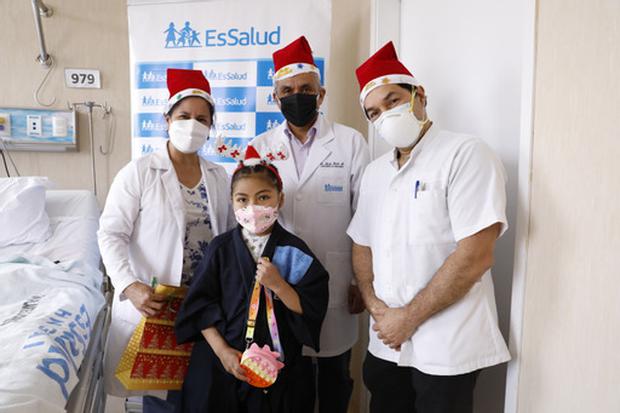 Equipo multidisciplinario del Hospital Almenara de EsSalud realizó exitoso trasplante a menor de Cerro de Pasco que padecía de hepatitis A. Foto: EsSalud