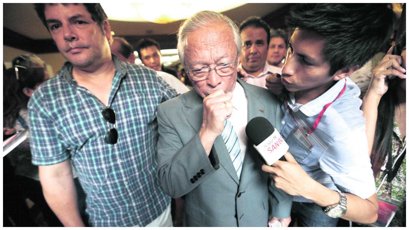 Pastor Humberto Lay renuncia a postular a la vicepresidencia y al Congreso con Acuña