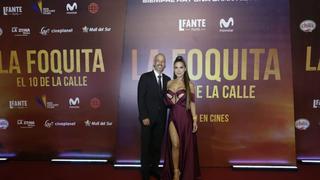 Vanessa Jerí y su pareja se muestran amorosos en estreno de “La Foquita: El 10 de la calle”