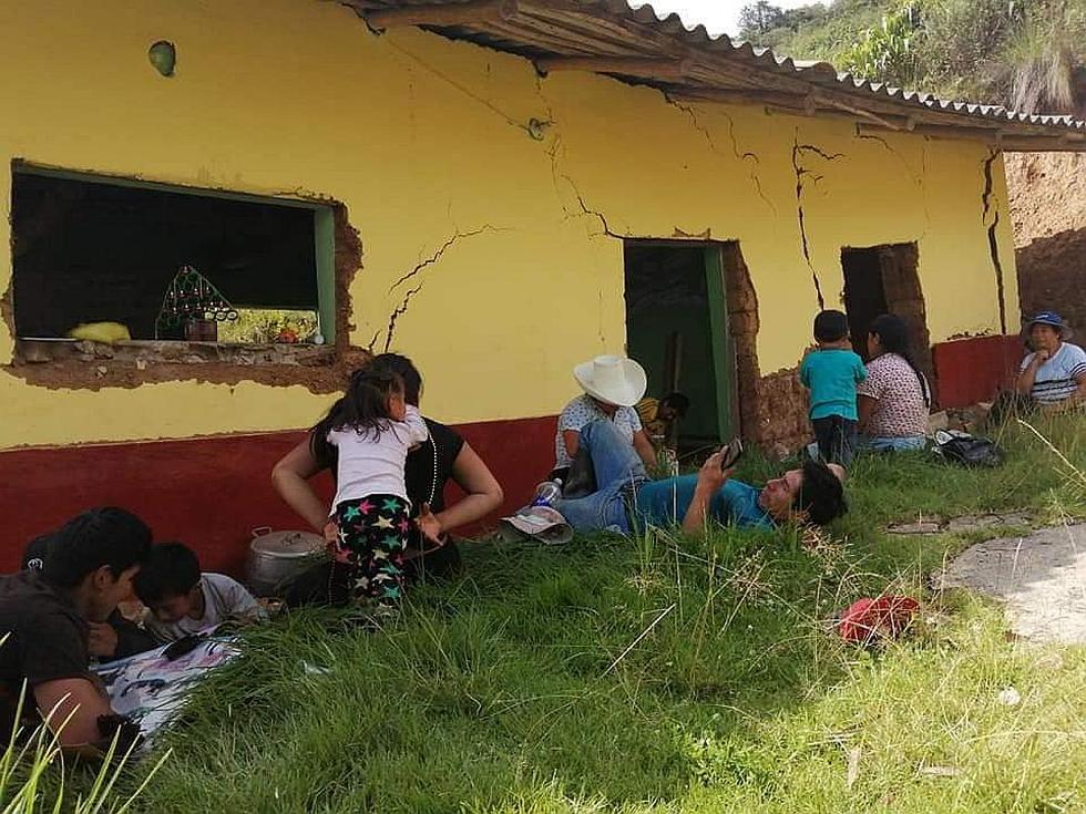 Familias piden ayuda ante hundimiento del suelo en Usquil 
