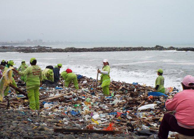 Inician limpieza de playas de Camaná