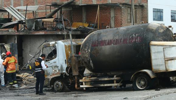 Lima 23-01-20Cami—n cisterna explota y causa incendio ,afectando numerosas viviendas y dejando 31 heridos y fallecidos en el distrito de Villa El Salvador.Fotos/ GONZALO CîRDOVA/GEC