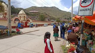 Inicia año con visita al cementerio de Huancavelica