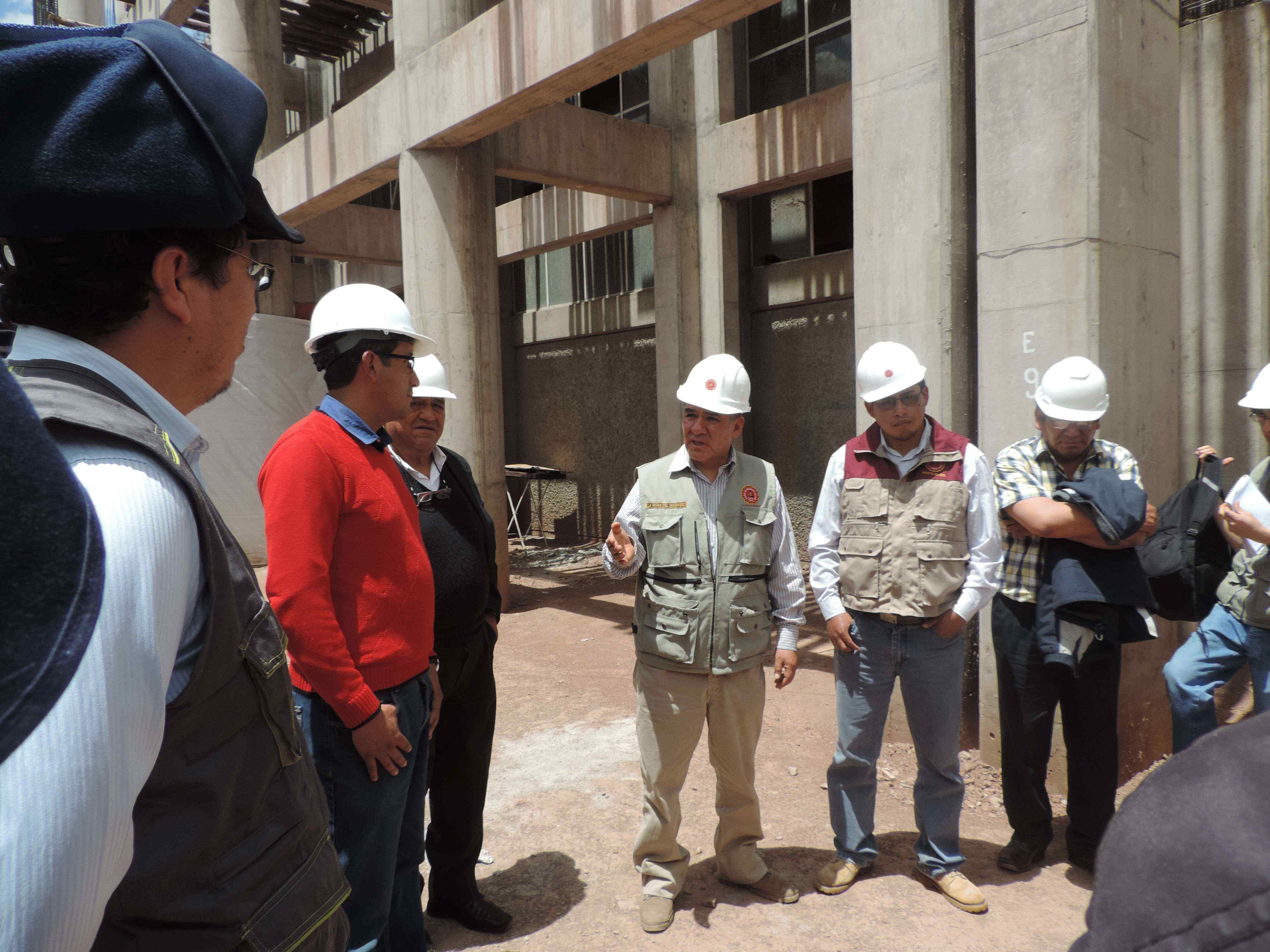 Demoler o reforzar columnas mal hechas del estadio Garcilaso