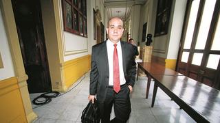 Roy Gates fue citado al congreso por boda de los Sánchez paredes