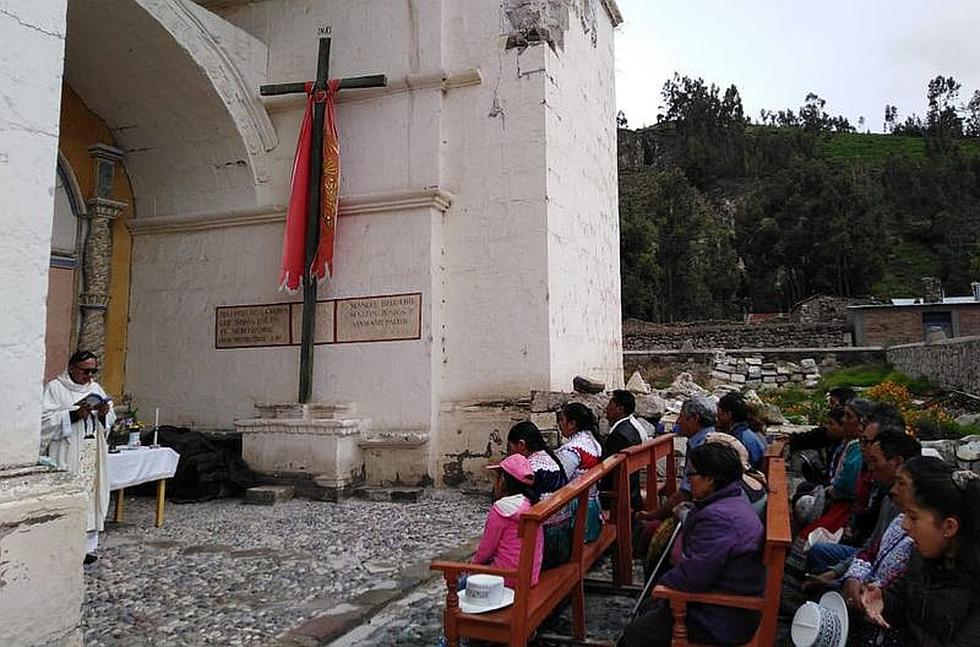 ​Pobladores celebran Misa Te Deum por aniversario fuera de la iglesia (FOTOS)