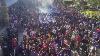 Realizan primera procesión de la imagen del Señor de los Milagros en el cercado de Arequipa (VIDEO)