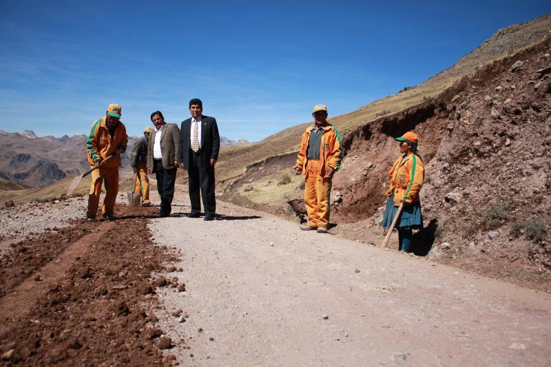  Inauguraron vía Huancarqui Chachara