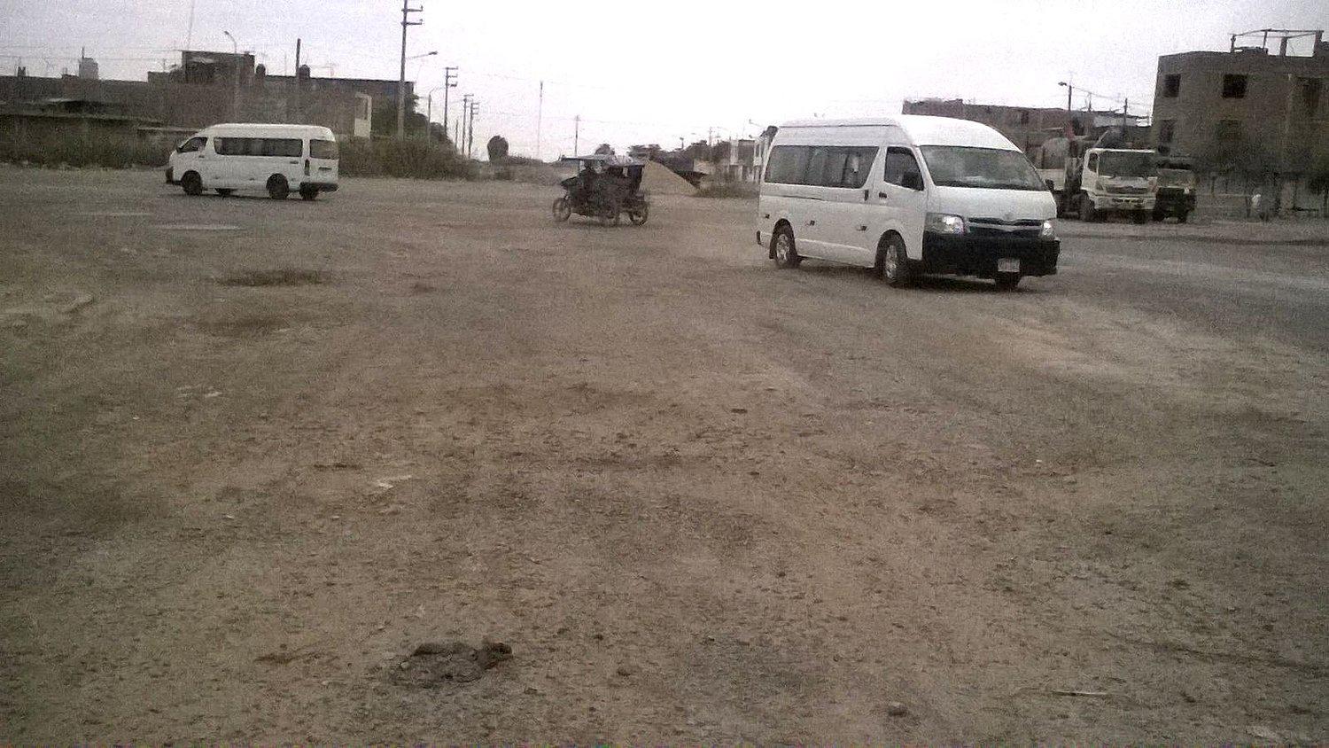 LAMBAYEQUE: Vecinos exigen a municipio reponga pista deteriorada en importante arteria 