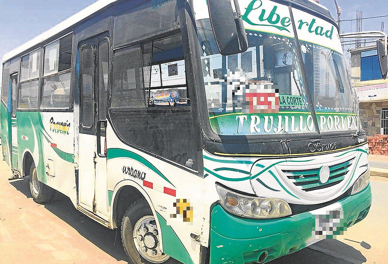 Asaltan microbús y balean a chofer en Alto Trujillo
