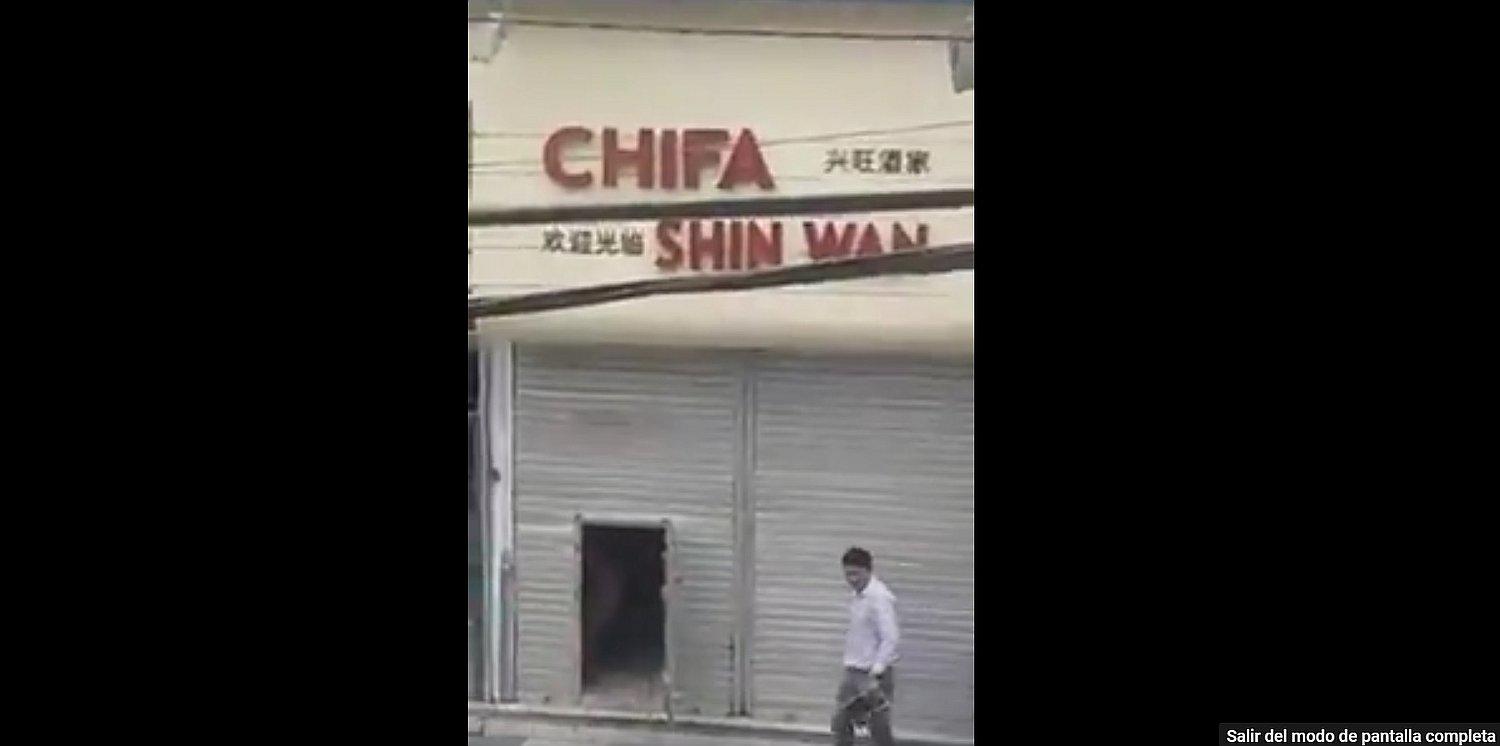 Chiclayo: Conexión clandestina de un chifa aniega calles en pleno centro (VIDEO)