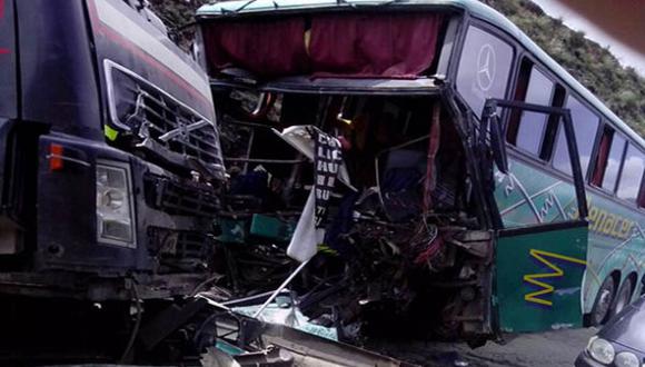Al menos ocho muertos al caer bus en Bolivia