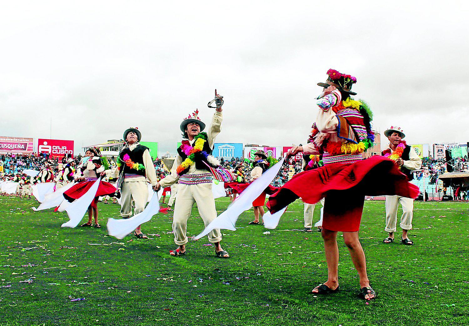 Conjuntos quechuas se impusieron sobre aimaras en los últimos diez años