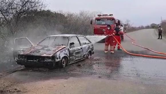 El vehículo, que fue consumido por el fuego, habría presentado fallas mecánicas.